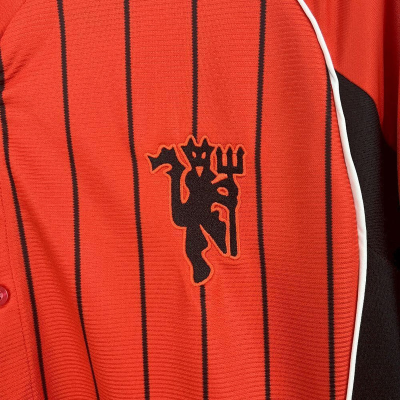 CAMISOLA DE BASEBOL DO MANCHESTER UNITED 25/26 VERMELHO